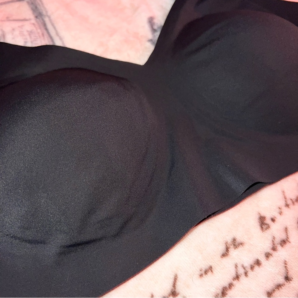 True & Co Black bra ultra soft available in Medium and Small